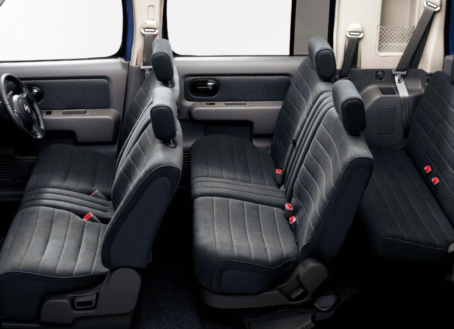 Nissan Cube 3 2003 года  (фото 3 из 3)